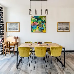 Apartment T2 Chic, Vue Vieux-port Et Notre Dame, Atypique, Calme, Clim, 48m2, Acces Autonome Avec Code, Marseille